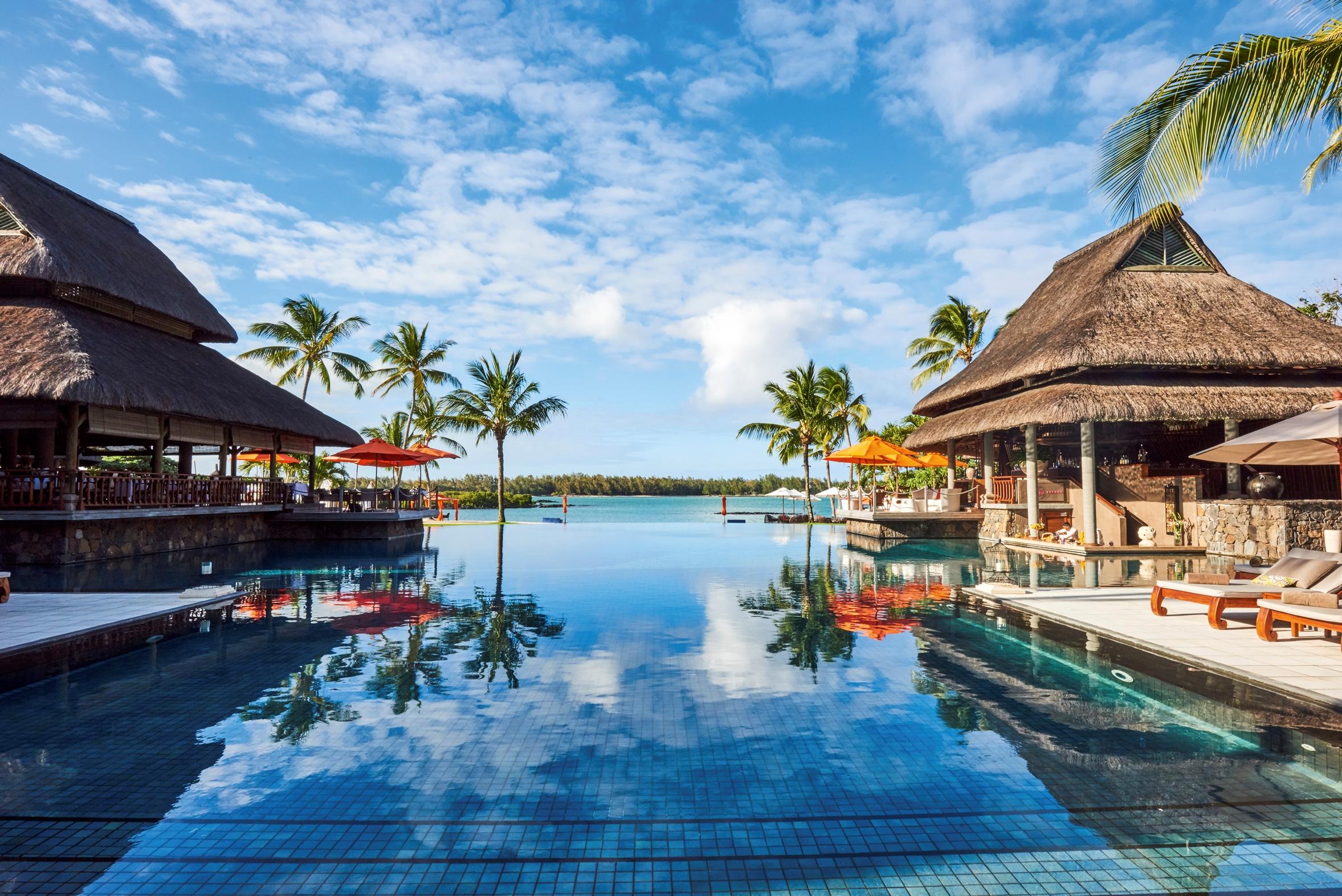 Constance Prince Maurice Poste de Flacq Esterno foto The pool at the resort