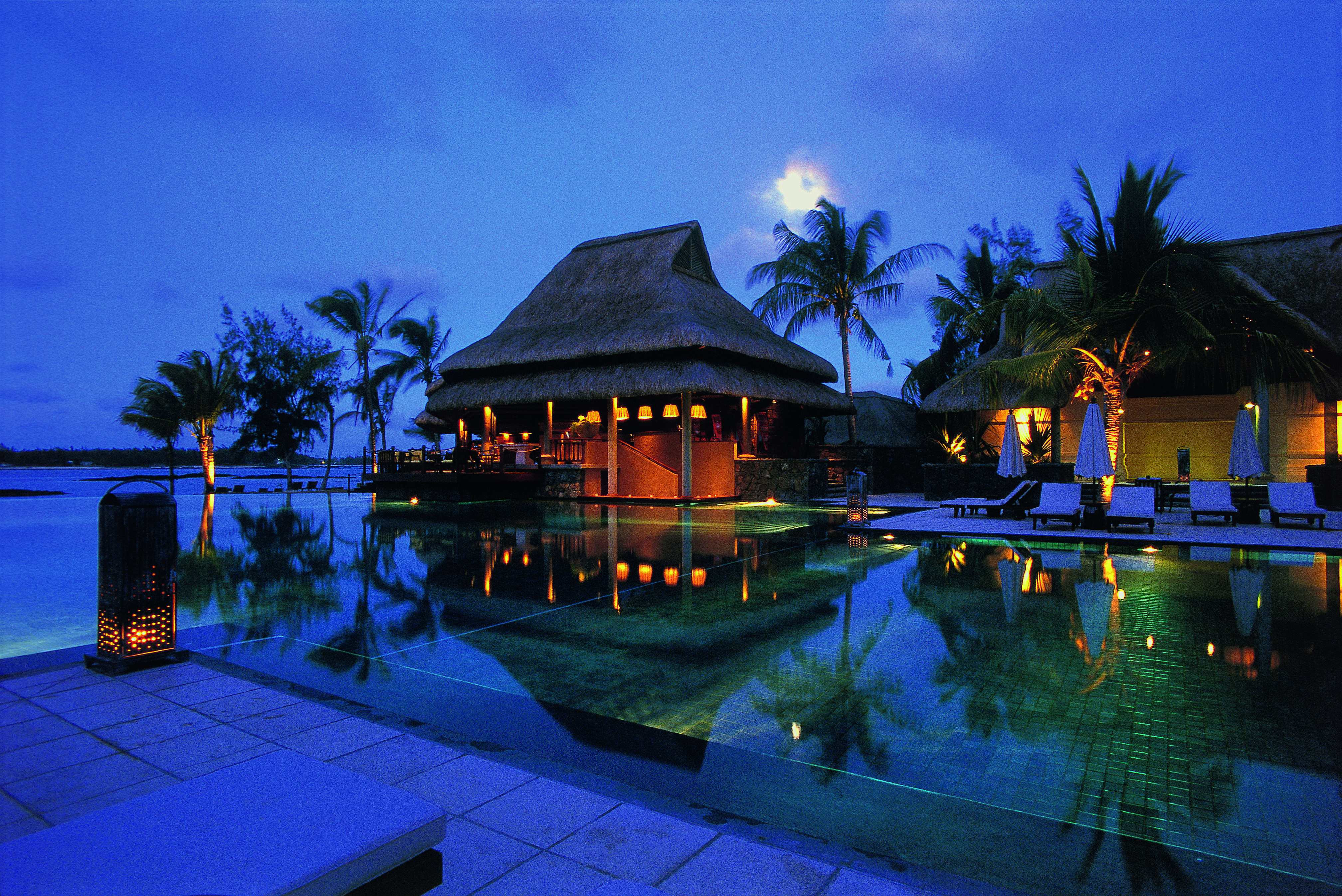 Constance Prince Maurice Poste de Flacq Esterno foto The resort at night