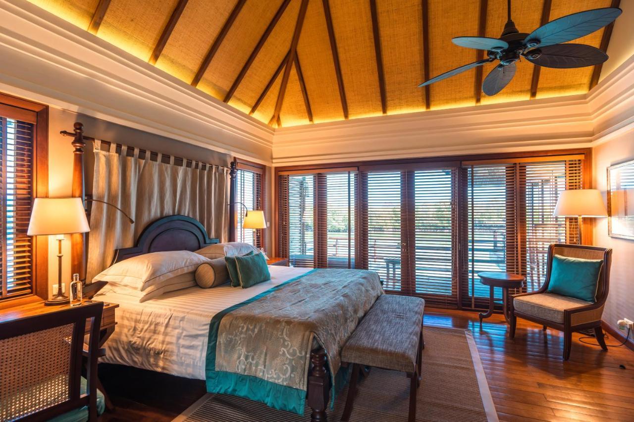 Constance Prince Maurice Poste de Flacq Esterno foto A bedroom at the resort