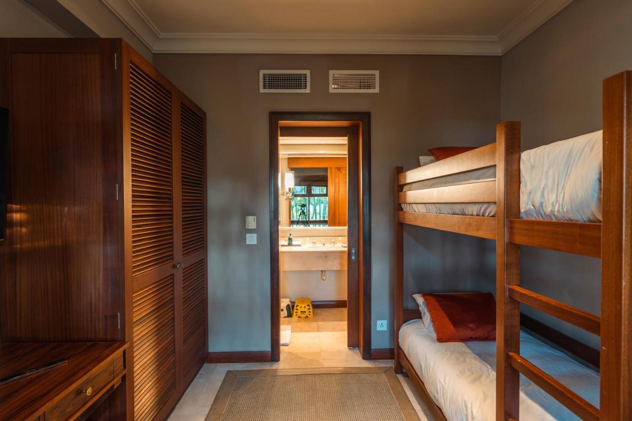 Constance Prince Maurice Poste de Flacq Esterno foto A bunk bed in a hotel room