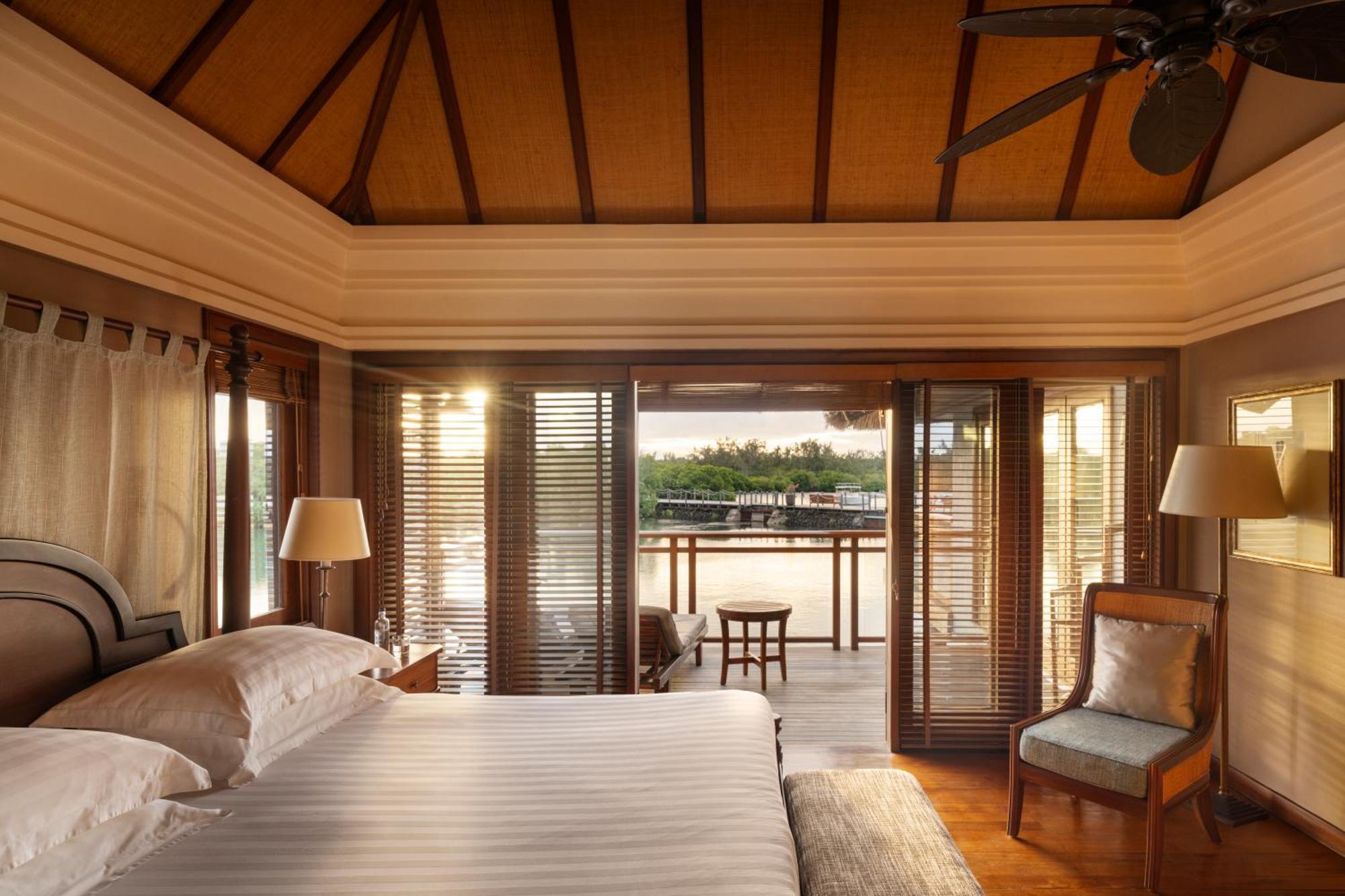 Constance Prince Maurice Poste de Flacq Esterno foto A bedroom at the Four Seasons Hotel, Bangkok