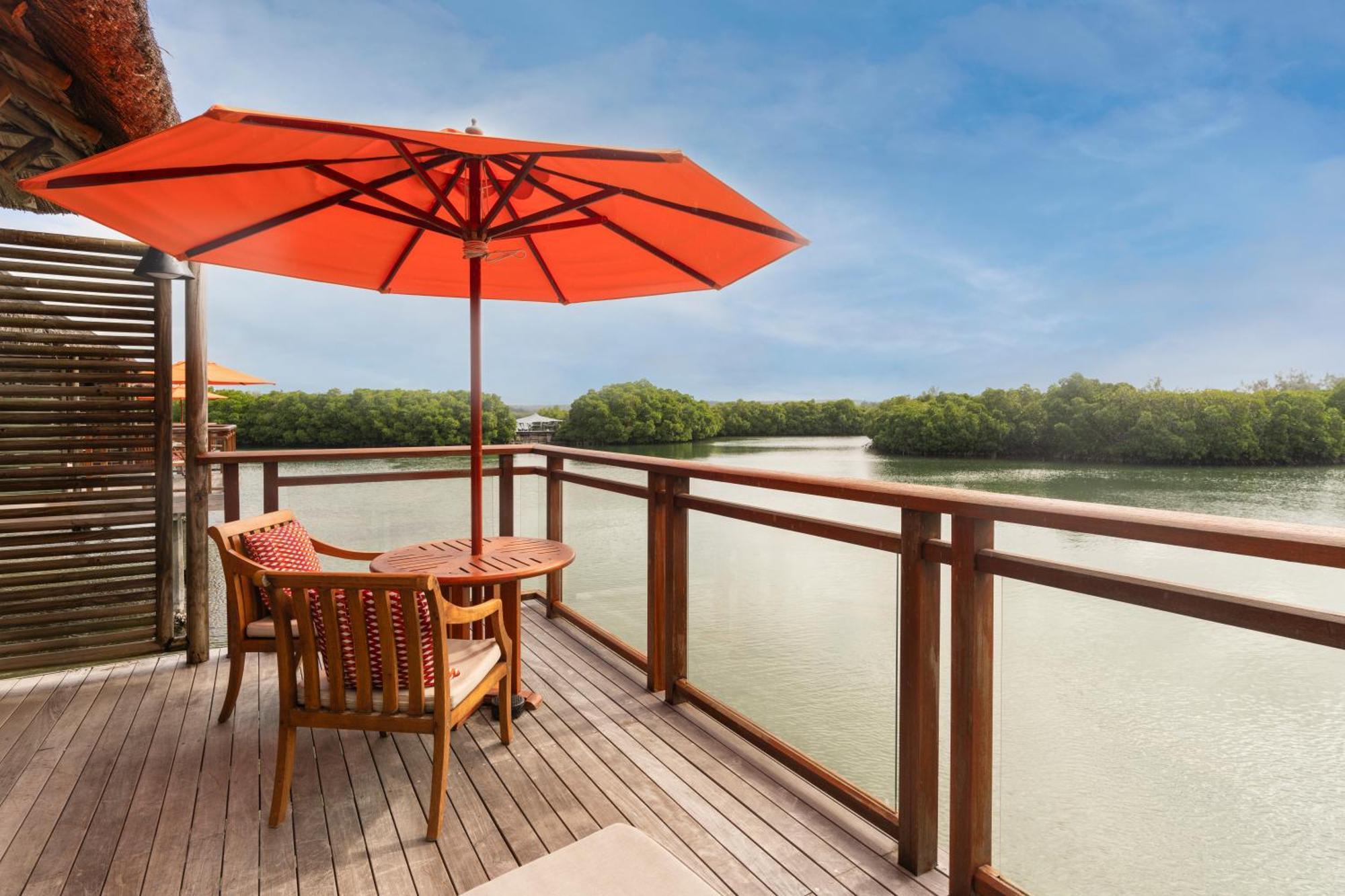 Constance Prince Maurice Poste de Flacq Esterno foto View of the river from the hotel