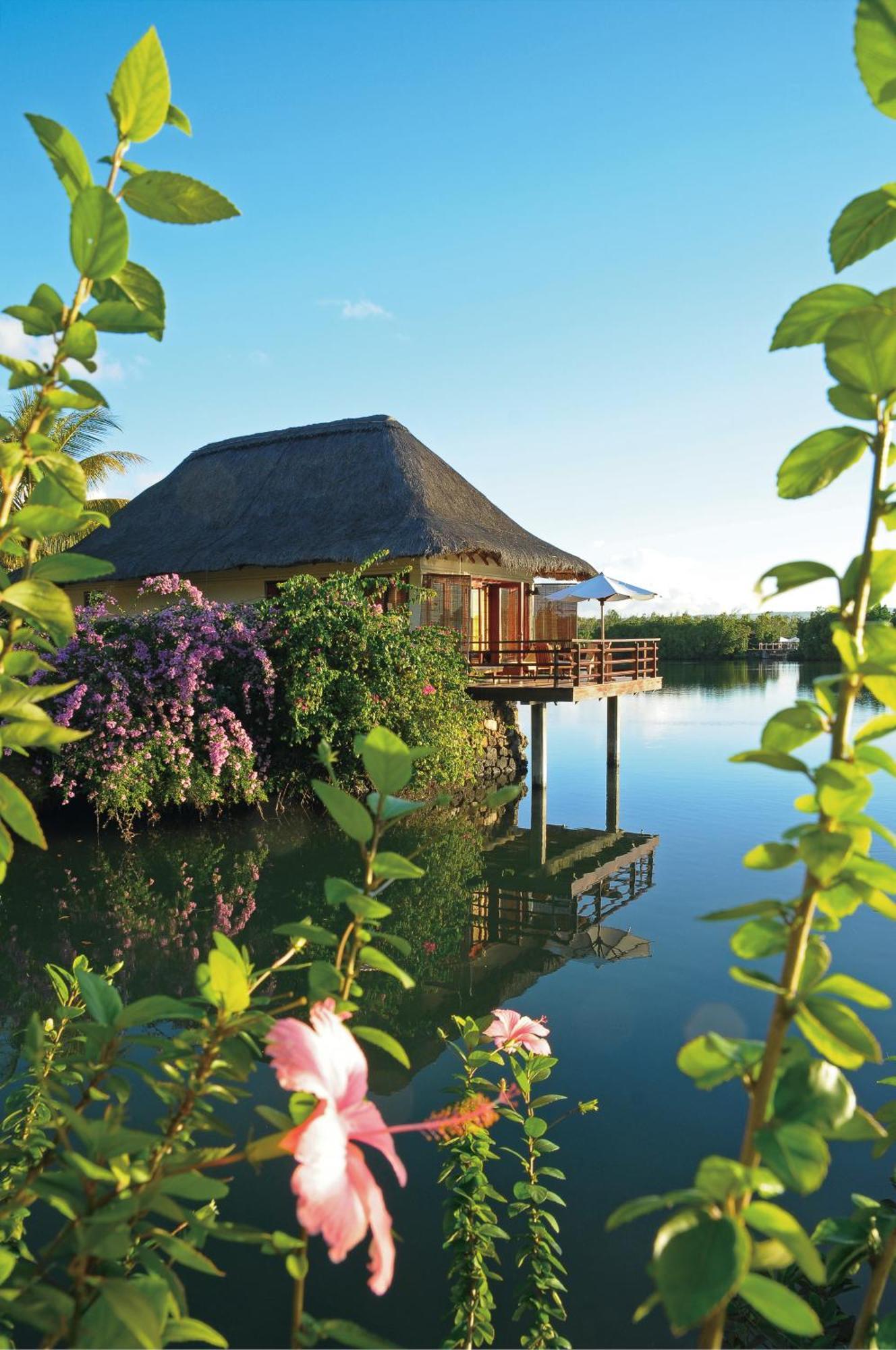 Constance Prince Maurice Poste de Flacq Esterno foto The resort's lake villas