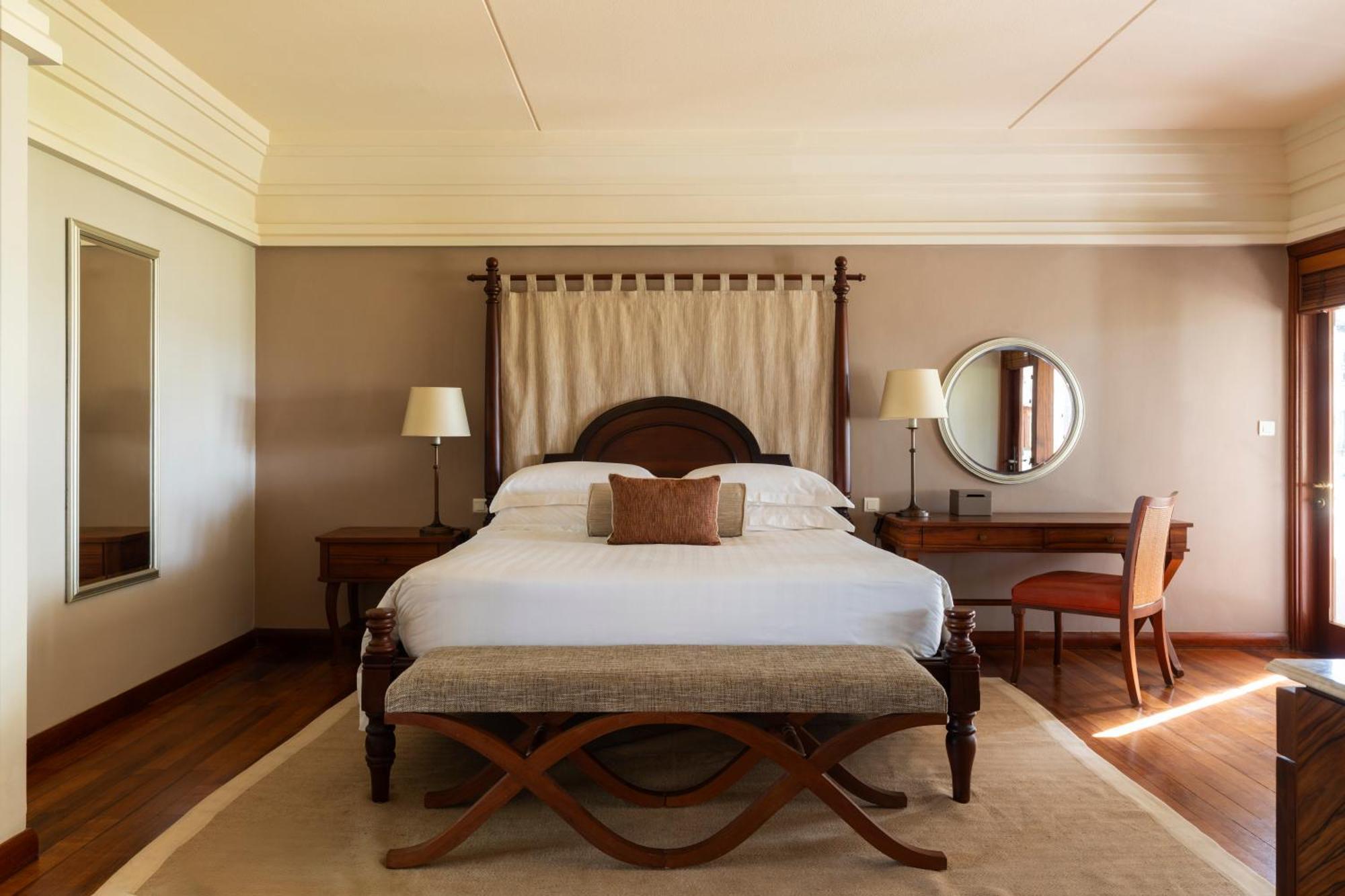 Constance Prince Maurice Poste de Flacq Esterno foto A bedroom at the Taj Bengal