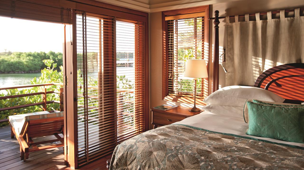 Constance Prince Maurice Poste de Flacq Esterno foto A bedroom at the Four Seasons Resort